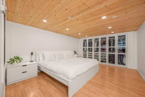 3403 20Th Street, Vernon, BC - Indoor Photo Showing Bedroom