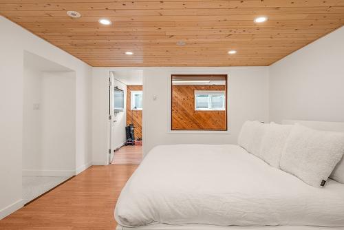 3403 20Th Street, Vernon, BC - Indoor Photo Showing Bedroom