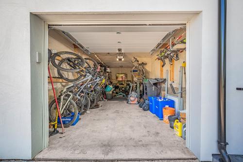 3403 20Th Street, Vernon, BC - Indoor Photo Showing Garage