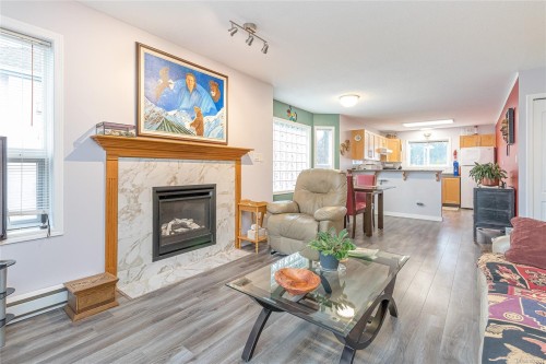 305B-3000 Oak St, Chemainus, BC - Indoor Photo Showing Living Room With Fireplace