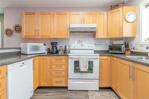 305B-3000 Oak St, Chemainus, BC - Indoor Photo Showing Kitchen