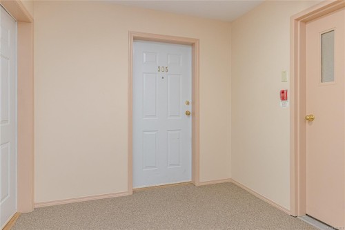 305B-3000 Oak St, Chemainus, BC - Indoor Photo Showing Other Room