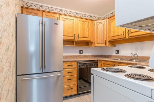 #402-435 Festubert St, Duncan, BC - Indoor Photo Showing Kitchen With Double Sink