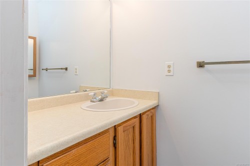 #402-435 Festubert St, Duncan, BC - Indoor Photo Showing Bathroom
