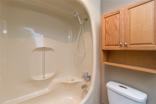 #402-435 Festubert St, Duncan, BC - Indoor Photo Showing Bathroom
