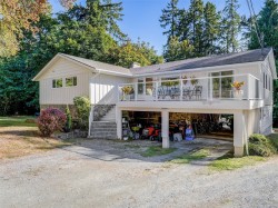 1021 Tatlow Rd  North Saanich, BC V8L 5P3