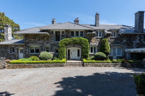 305 Denison Rd, Oak Bay, BC 