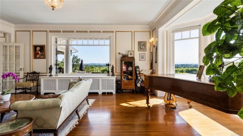 305 Denison Rd, Oak Bay, BC 