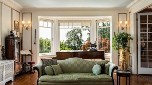 305 Denison Rd, Oak Bay, BC 