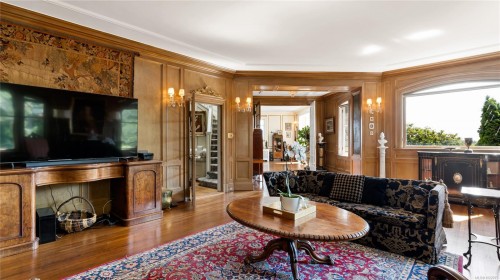 305 Denison Rd, Oak Bay, BC 