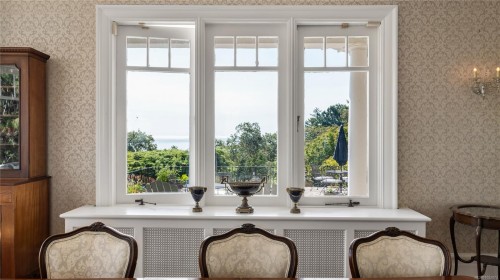 305 Denison Rd, Oak Bay, BC 
