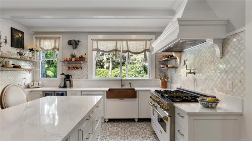 305 Denison Rd, Oak Bay, BC 