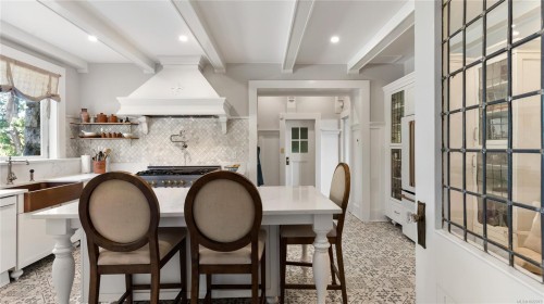 305 Denison Rd, Oak Bay, BC 
