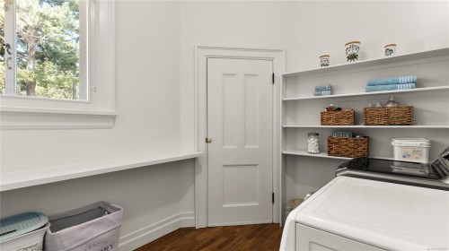 305 Denison Rd, Oak Bay, BC 