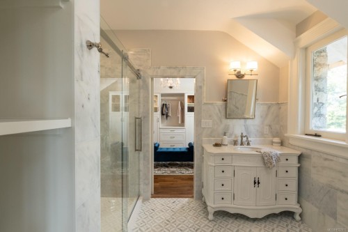 305 Denison Rd, Oak Bay, BC 