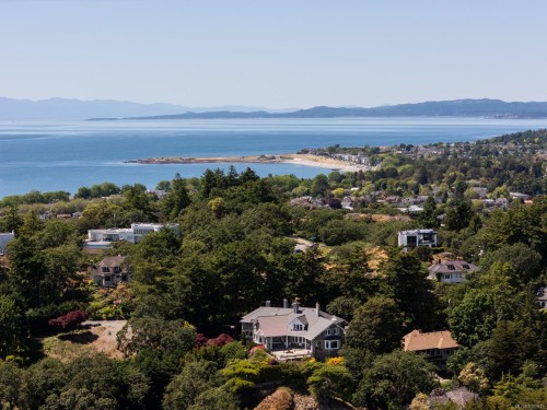 305 Denison Rd, Oak Bay, BC 
