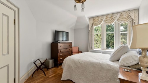 305 Denison Rd, Oak Bay, BC 