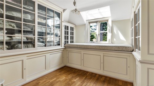 305 Denison Rd, Oak Bay, BC 