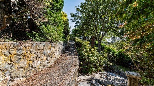 305 Denison Rd, Oak Bay, BC 