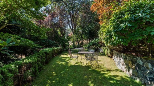 305 Denison Rd, Oak Bay, BC 