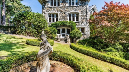 305 Denison Rd, Oak Bay, BC 