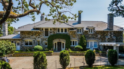 305 Denison Rd, Oak Bay, BC 