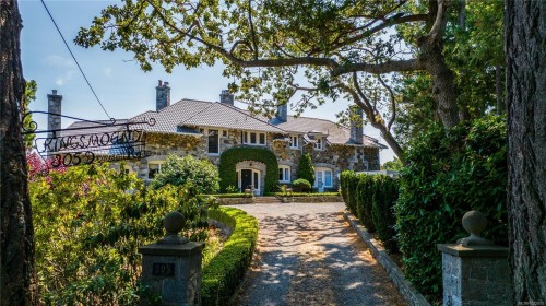 305 Denison Rd, Oak Bay, BC 