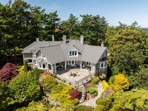305 Denison Rd, Oak Bay, BC 