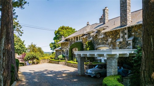 305 Denison Rd, Oak Bay, BC 