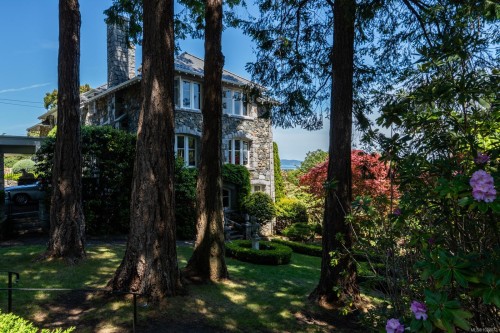 305 Denison Rd, Oak Bay, BC 