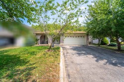 574 Antigua Crescent Oshawa, ON L1J 6B4
