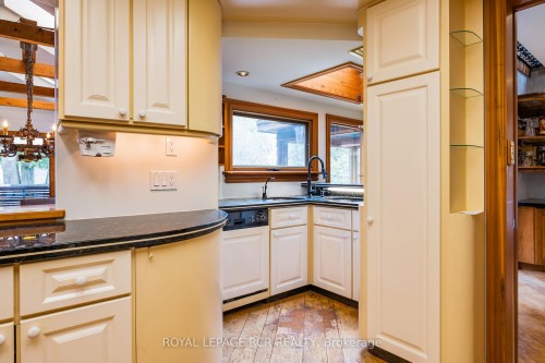 15 River Bluff Path, Guelph/Eramosa, ON - Indoor Photo Showing Kitchen