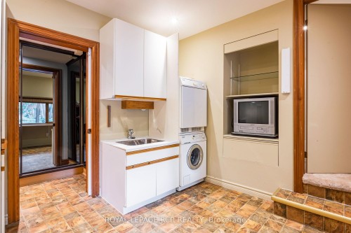 15 River Bluff Path, Guelph/Eramosa, ON - Indoor Photo Showing Laundry Room