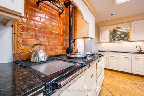 15 River Bluff Path, Guelph/Eramosa, ON - Indoor Photo Showing Kitchen