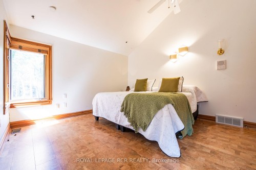 15 River Bluff Path, Guelph/Eramosa, ON - Indoor Photo Showing Bedroom