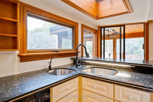 15 River Bluff Path, Guelph/Eramosa, ON - Indoor Photo Showing Kitchen With Double Sink