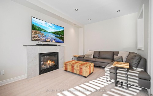 5532 Ethan Drive, Mississauga, ON - Indoor Photo Showing Living Room With Fireplace
