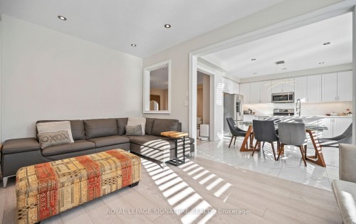 5532 Ethan Drive, Mississauga, ON - Indoor Photo Showing Living Room