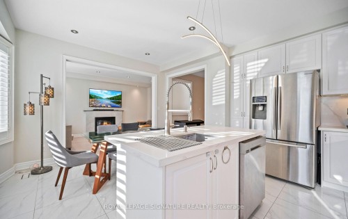 5532 Ethan Drive, Mississauga, ON - Indoor Photo Showing Kitchen With Stainless Steel Kitchen