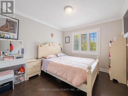 15 Eve Court, Bradford West Gwillimbury, ON - Indoor Photo Showing Bedroom