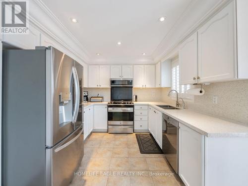 15 Eve Court, Bradford West Gwillimbury, ON - Indoor Photo Showing Kitchen With Double Sink