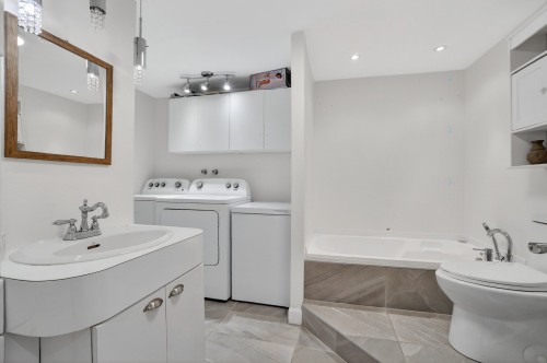 Salle de bains - 412-11 Rue St-Léandre, Saint-Jérôme, QC - Indoor