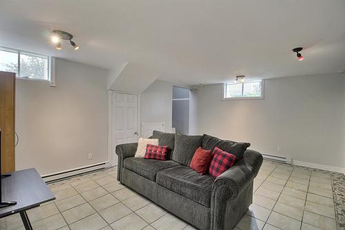 Salle familiale - 30 Rue Thibault, Val-D'Or, QC - Indoor