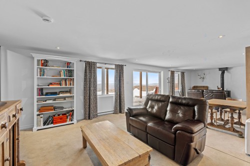 Salle familiale - 36 Ch. Du Sommet-De-La-Vallée, Harrington, QC - Indoor Photo Showing Other Room