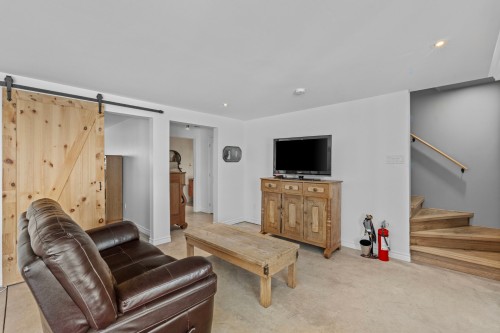 Salle familiale - 36 Ch. Du Sommet-De-La-Vallée, Harrington, QC - Indoor With Fireplace