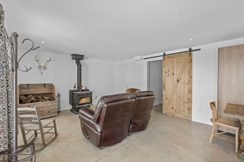 Salle familiale - 36 Ch. Du Sommet-De-La-Vallée, Harrington, QC - Indoor Photo Showing Living Room