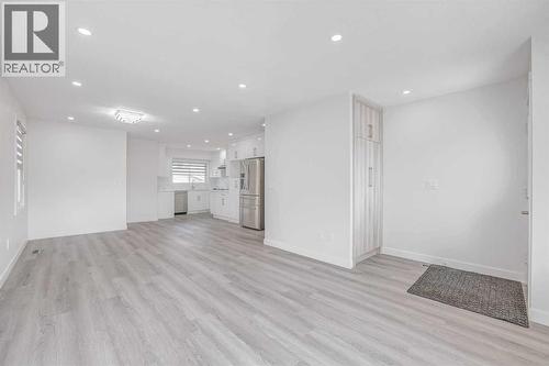 152 Falconridge Crescent Ne, Calgary, AB - Indoor