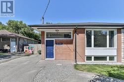 225 SEPTONNE AVENUE  Newmarket, ON L3Y 2W5
