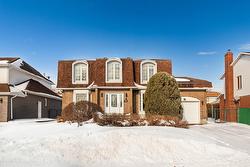 1095 Rue Rembrandt  Brossard, QC J4X 2E9