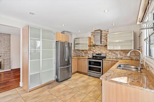 Kitchen - 224 Bermuda Drive, Beaconsfield, QC - Indoor Photo Showing Kitchen With Double Sink With Upgraded Kitchen